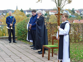 Allerseelen mit Segnung der Gräber auf dem Friedhof in Naumburg (© Karl-Franz Thiede)